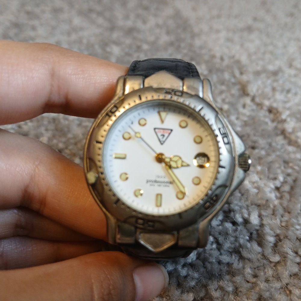 Vintage Guess Watch‎ Professional 200 Meters for Women Water Resistnant Black